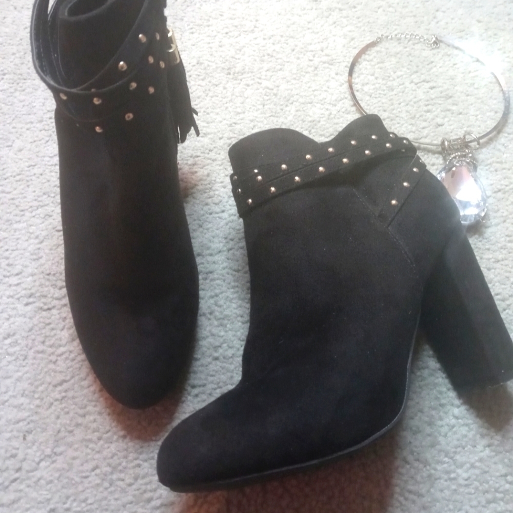 Women's black ankle boots with 3 and a half inches heels
